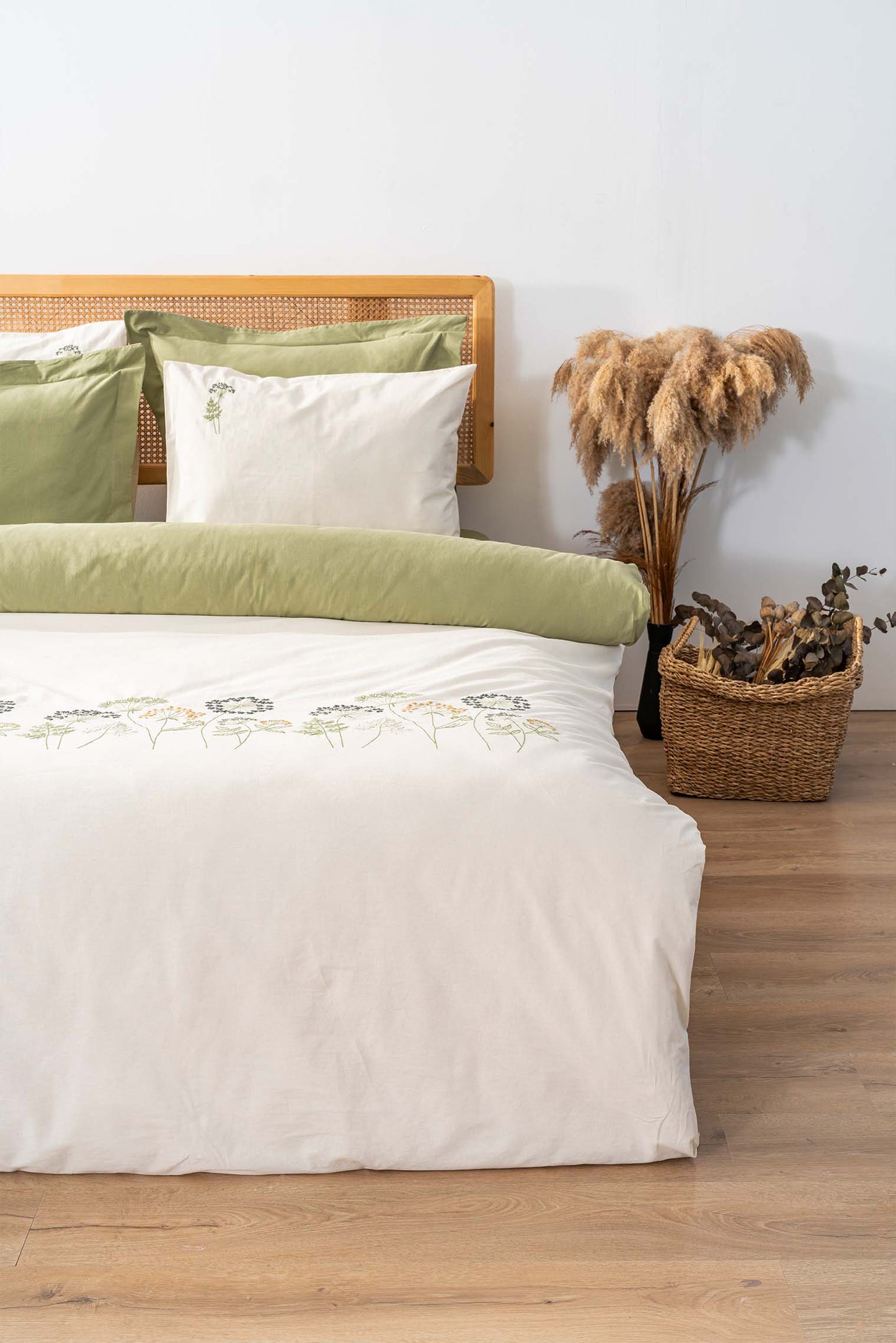 Botanic Green 100% Cotton Embroidered Duvet Cover Set, 6-Piece Double Size Bedding – Breathable Fabric, 200x220 cm