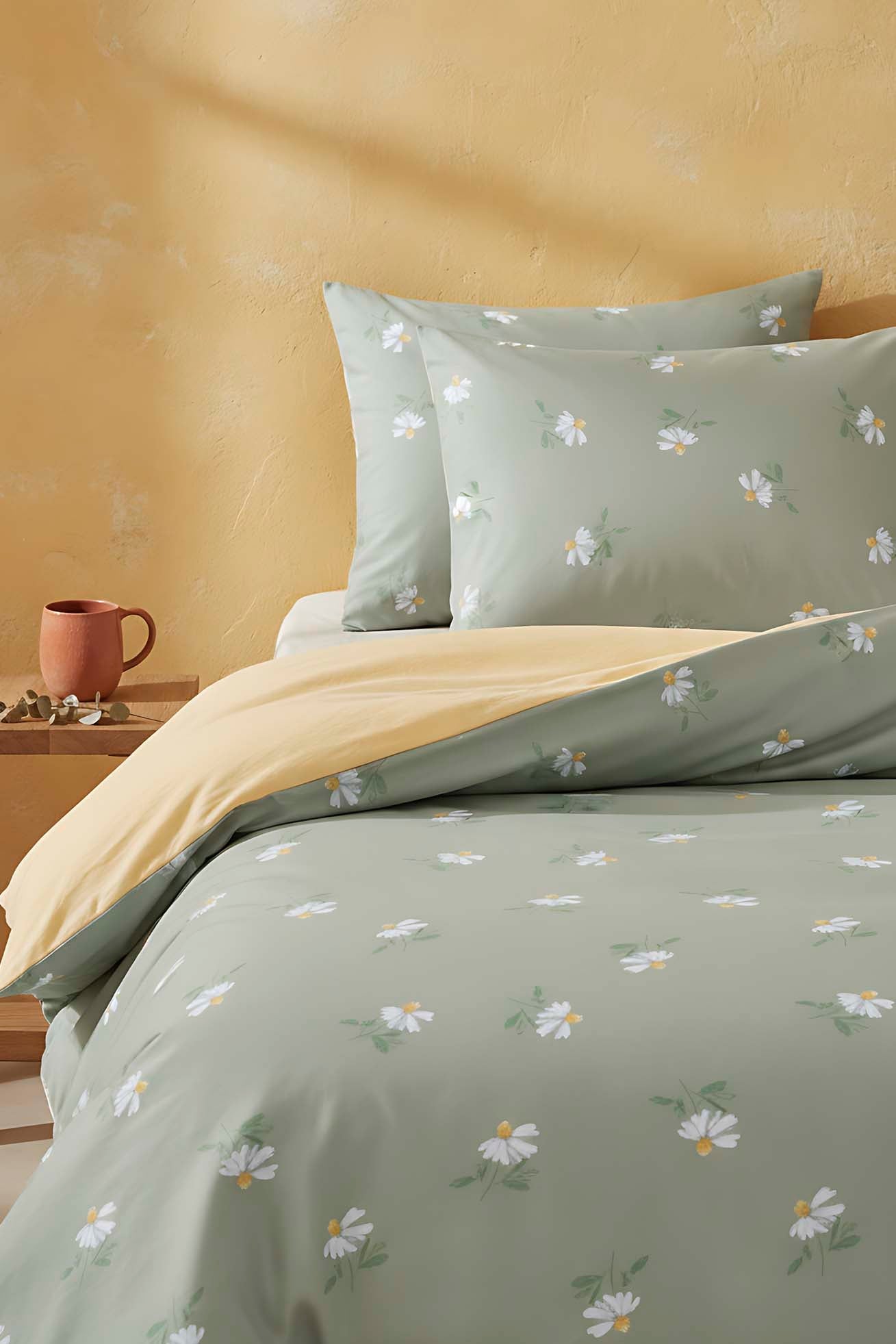 Green Daisy Beechwood Viscose Blend Double Duvet Cover Set – Silky Soft, Antibacterial, Breathable, 3-Piece, 200x215 cm