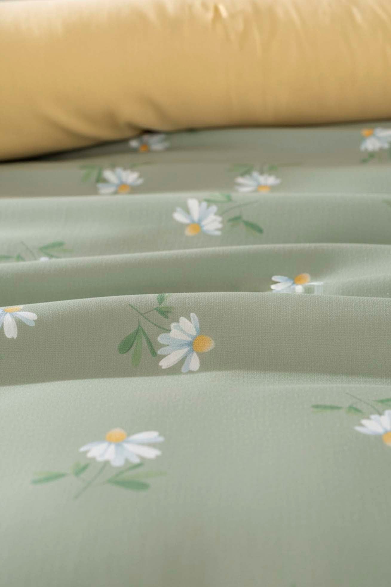 Green Daisy Beechwood Viscose Blend Double Duvet Cover Set – Silky Soft, Antibacterial, Breathable, 3-Piece, 200x215 cm